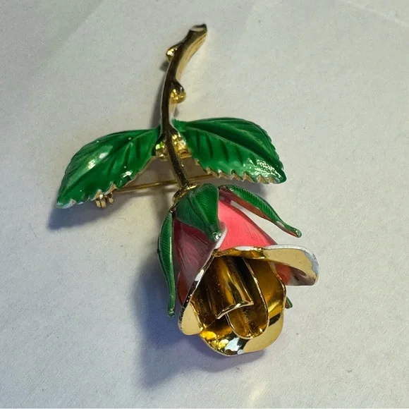 Pink Rose with Green Leaves gold color brooch - Picture 2 of 4